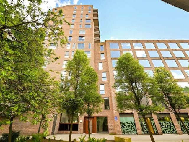 Flat for sale in Silvertown, Greater London