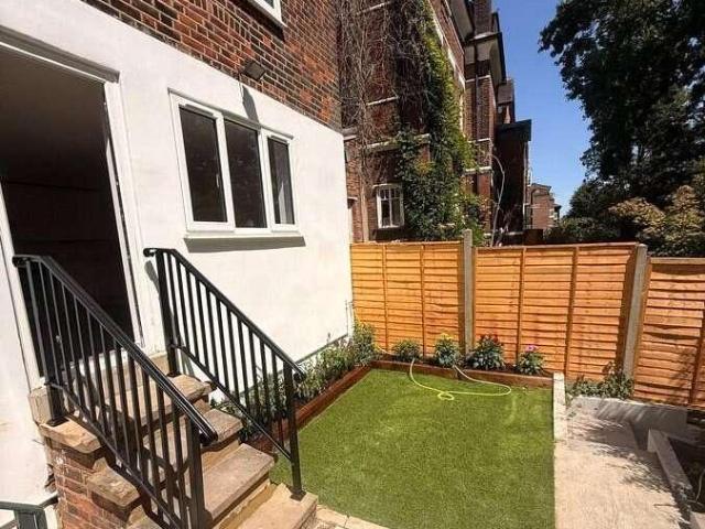 Flat for sale in Shepherd's Hill, Crouch End