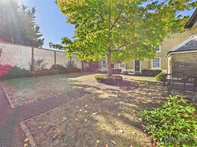 Flat for sale in Oakhill, Greater London