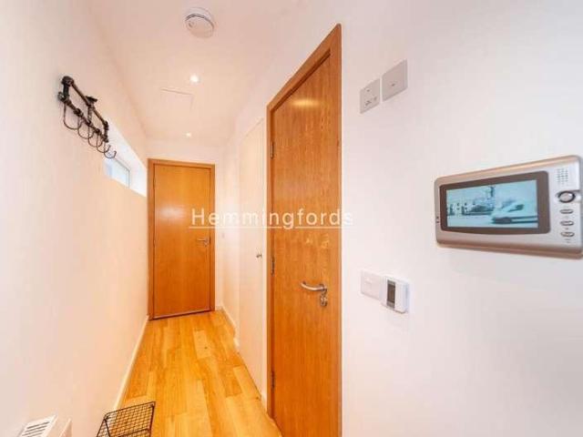 Flat for sale in Finsbury, Greater London