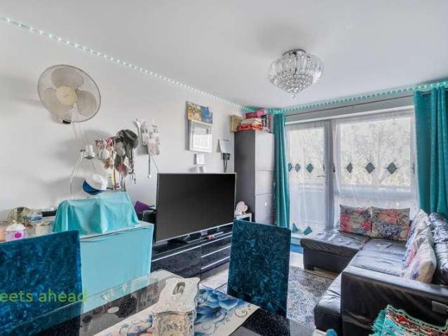 Flat for sale in London Borough of Croydon, Thornton Heath