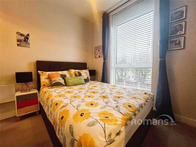 Flat for sale in Maidenhead