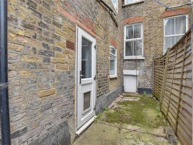 Flat for sale in East Greenwich, Greater London