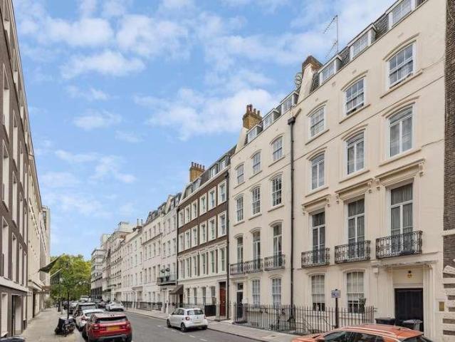 Flat for sale in Mayfair, Greater London