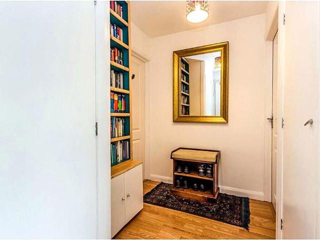 Flat for sale in Oakwood, Greater London