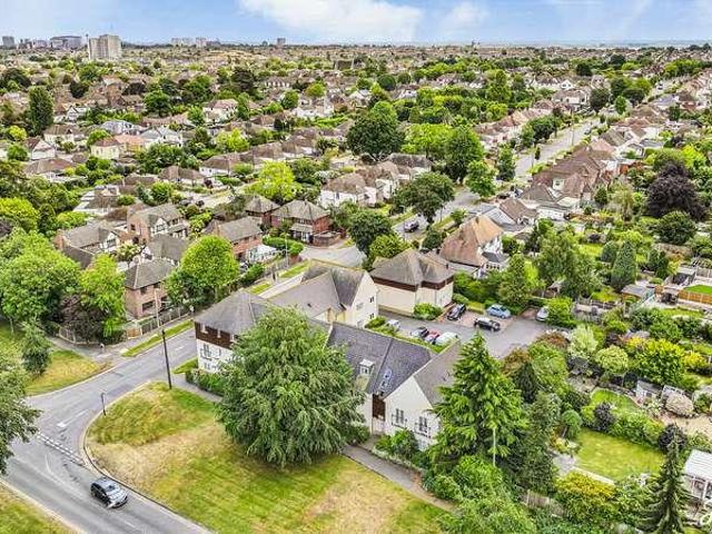 Flat for sale in Alton Barnes, Essex