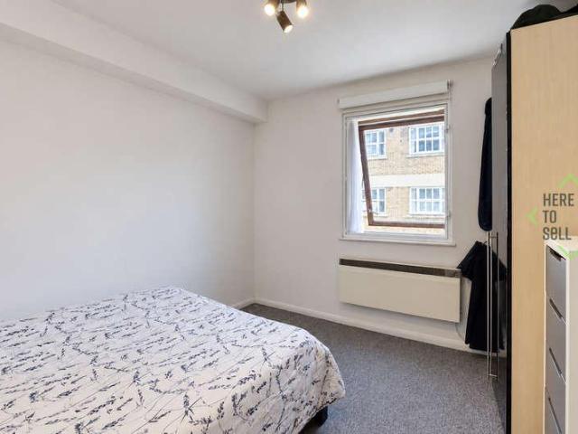Flat for sale in Tower Hill, Greater London