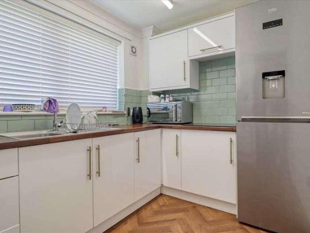 Flat for sale in Dale Hill, Essex
