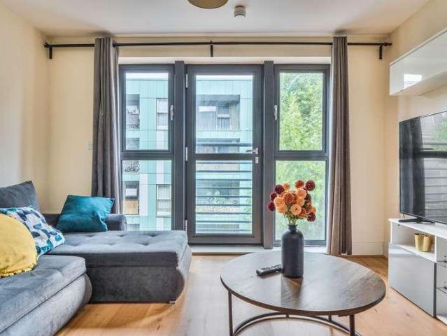 Flat for sale in Bermondsey, Greater London