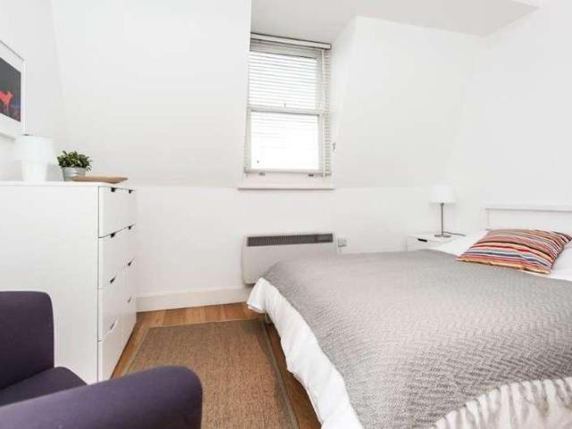 Flat for sale in Kensington, Greater London