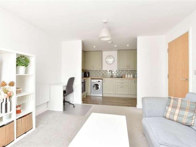 Flat for sale in Regent Quay, Oad Street