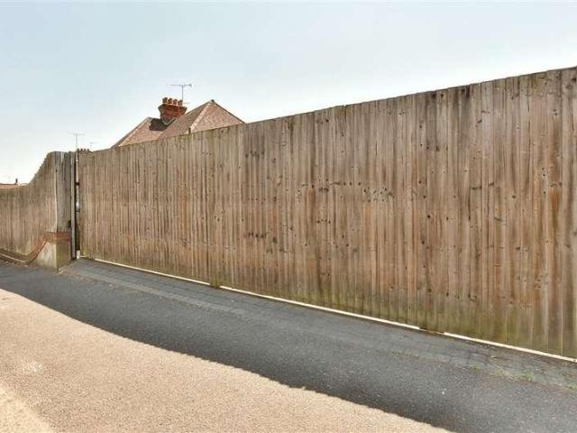 Flat for sale in London Borough of Croydon, Greater London