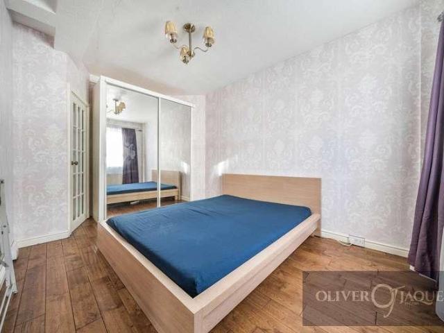 Flat for sale in Rotherhithe, Greater London