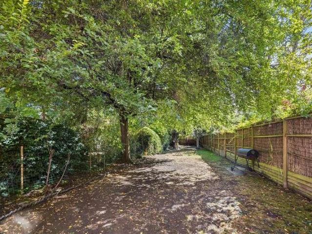 Flat for sale in Swiss Cottage, Greater London