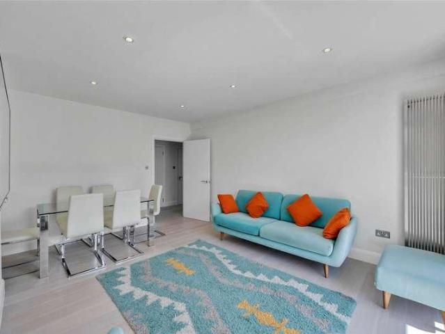 Flat for sale in St. John's Wood, Greater London
