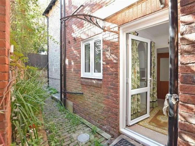 Flat for sale in The King's Mile, The Bridge
