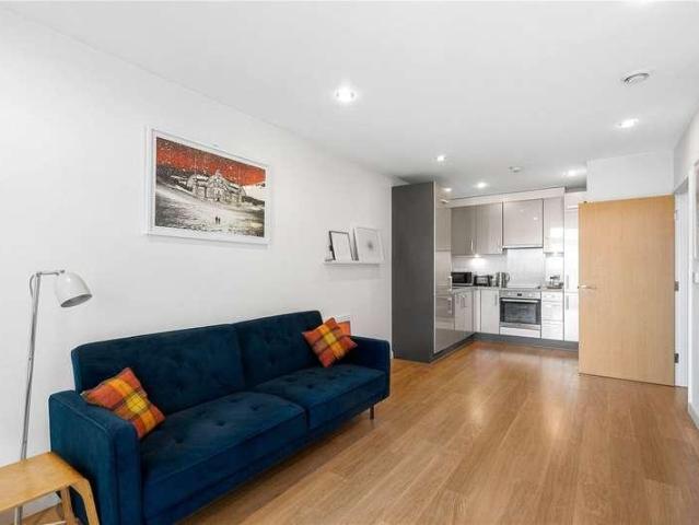 Flat for sale in Limehouse, Greater London