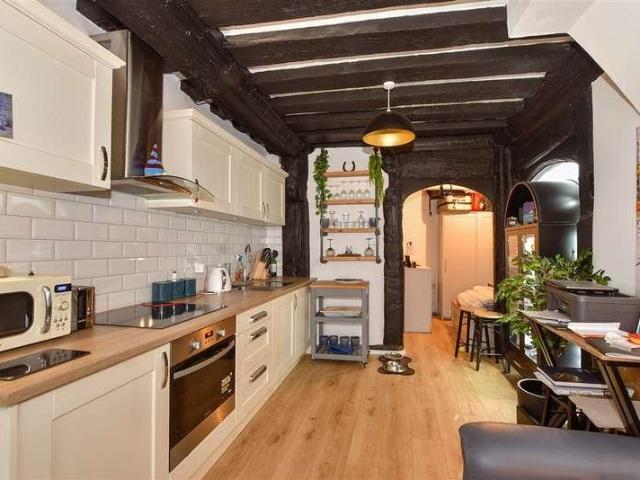 Flat for sale in Midway, Kent
