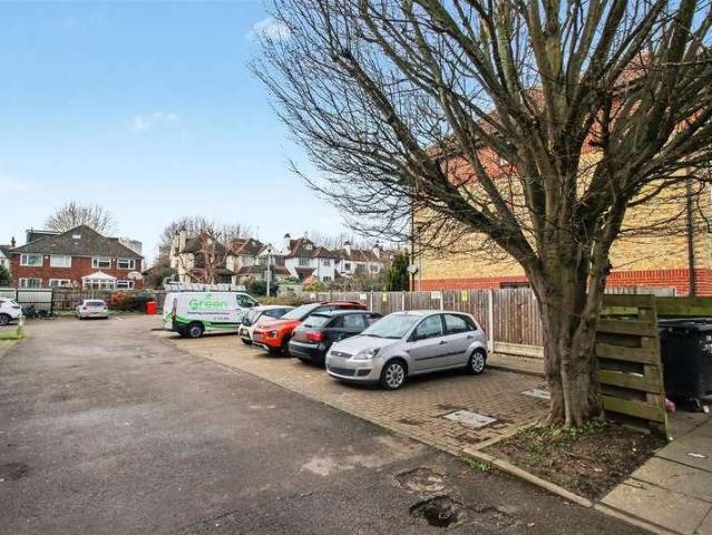Flat for sale in Alton Barnes, Essex