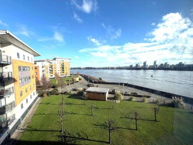 Flat for sale in North Woolwich, Greater London