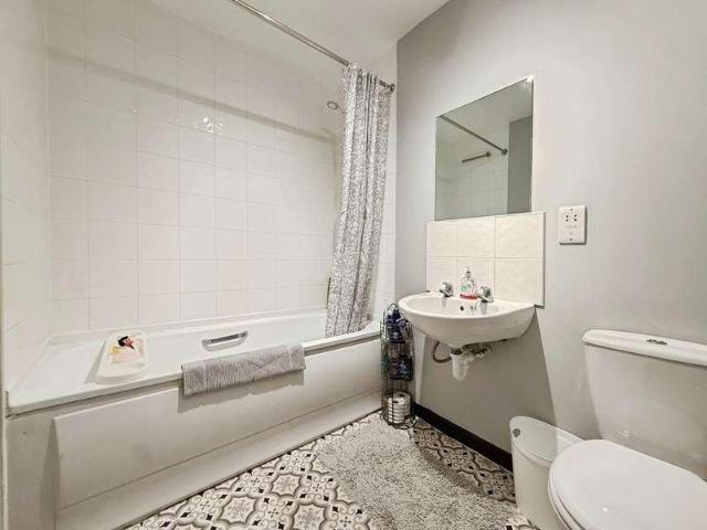 Flat for sale in Austen Court, Basingstoke and Deane