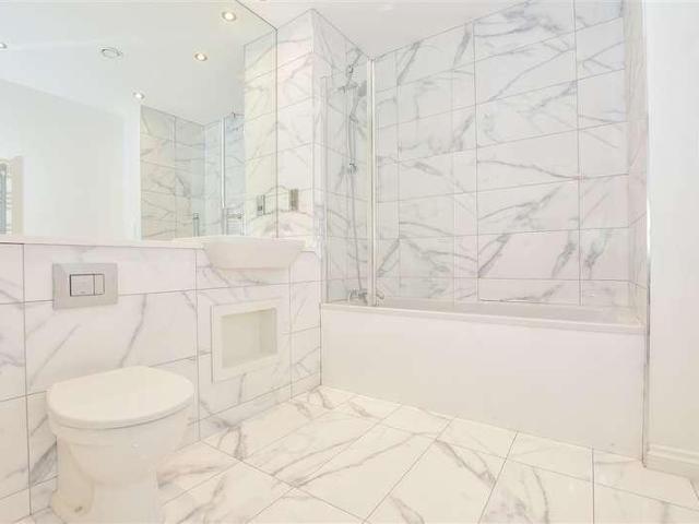 Flat for sale in Midway, Kent