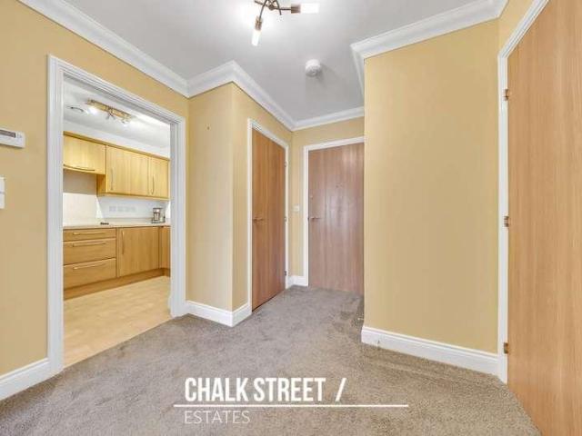 Flat for sale in Hornchurch, Greater London