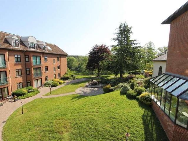 Flat for sale in Wolverley and Cookley, Rushock
