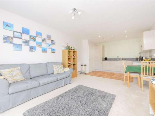 Flat for sale in Snodhurst, Chatham