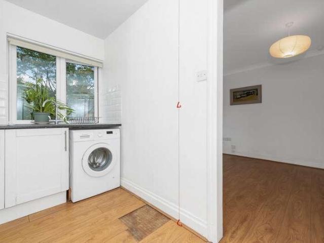 Flat for sale in London Borough of Southwark, Greater London