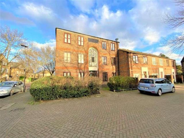 Flat for sale in Beckton, Greater London