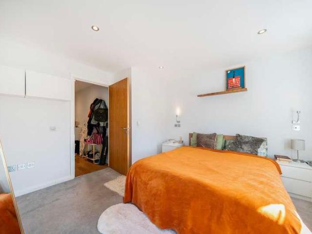 Flat for sale in London Borough of Lewisham, Forest Hill