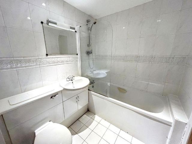 Flat for sale in Battle Field, Tyne And Wear