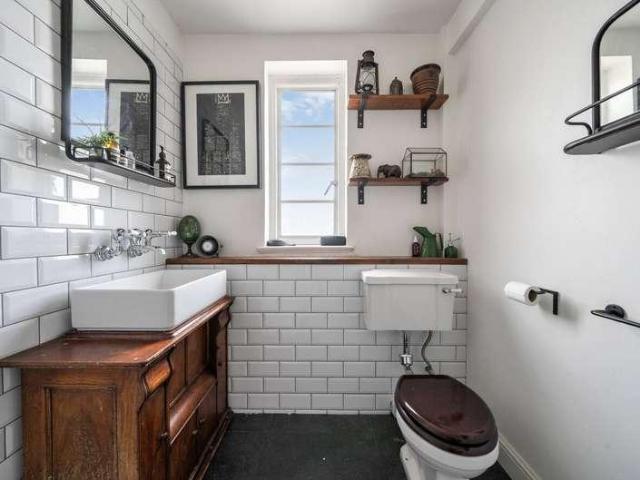 Flat for sale in Anerley, Greater London