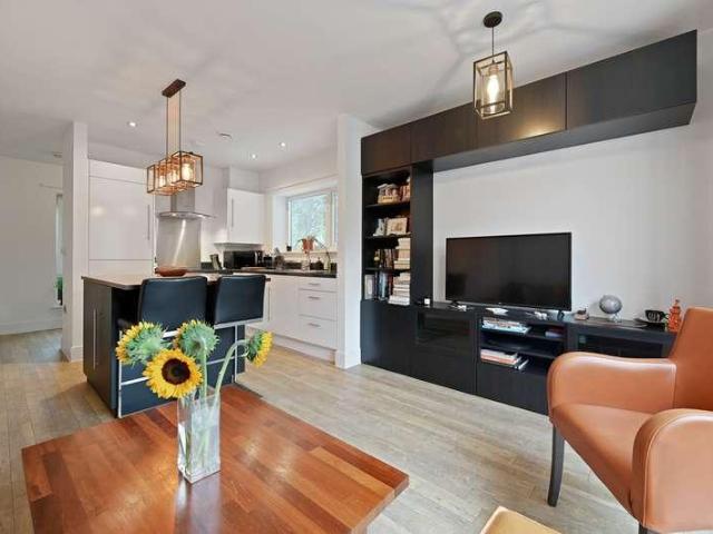 Flat for sale in Lane, Greater London
