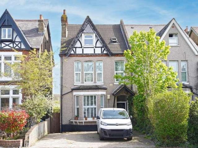 Flat for sale in London Borough of Croydon, South Norwood