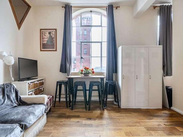 Flat for sale in Old Ford, Bow