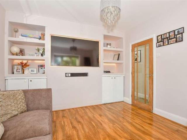 Flat for sale in The Butts, Kent