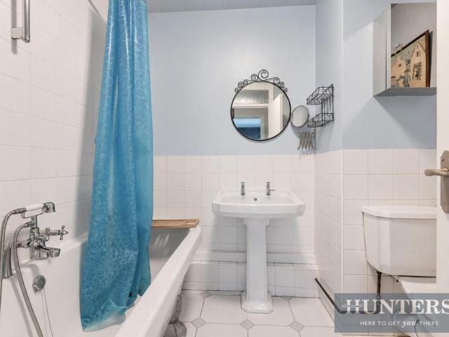 Flat for sale in Worcester Park, Greater London