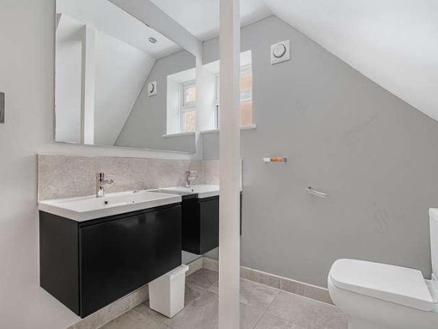 Flat for sale in Wrecclesham, Fole
