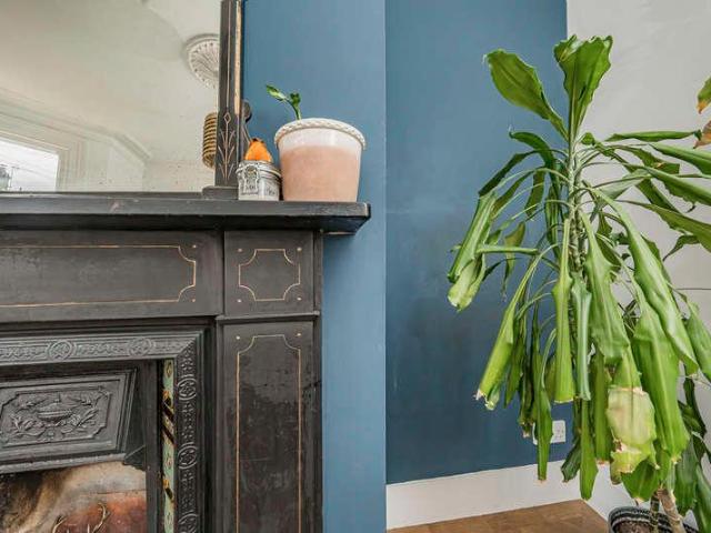 Flat for sale in London Borough of Hounslow, Greater London