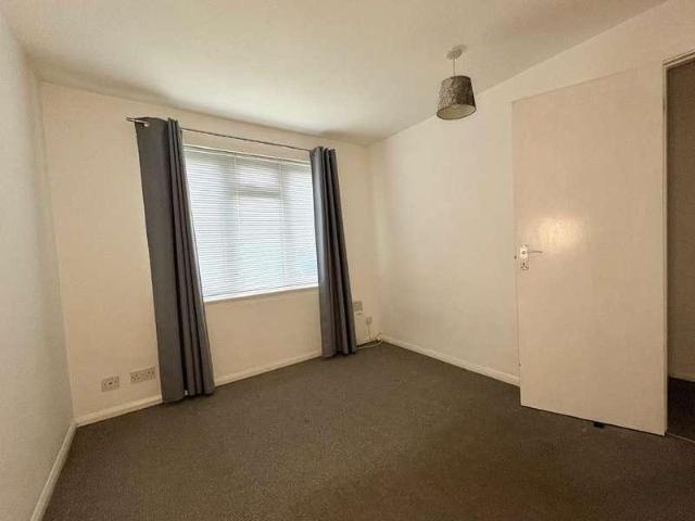 Flat for sale in Goddington, Greater London