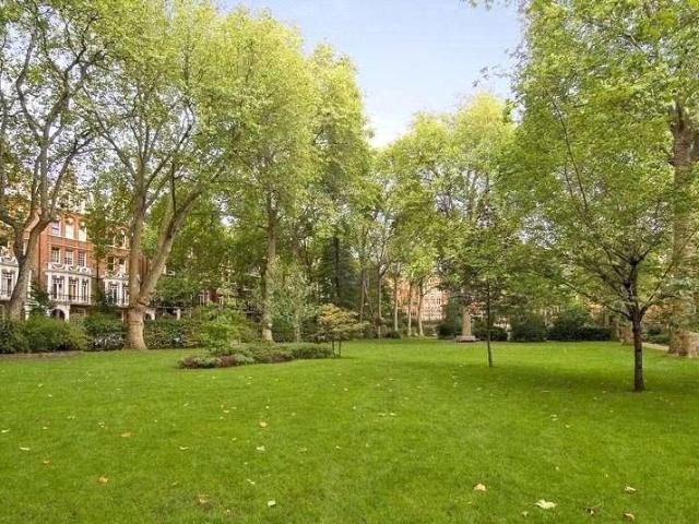 Flat for sale in South Kensington, Greater London