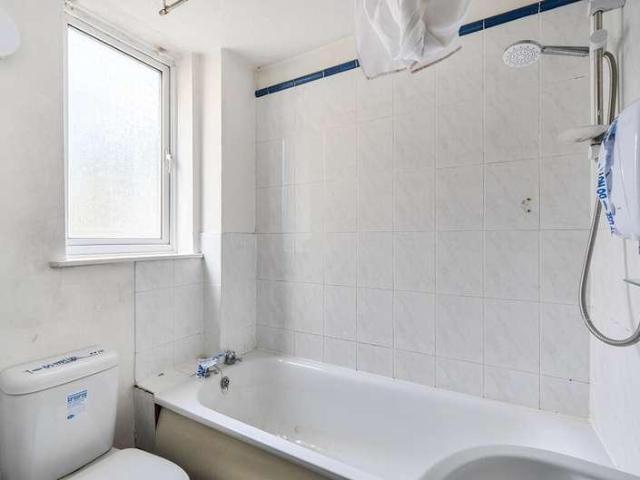 Flat for sale in London Borough of Croydon, Selhurst