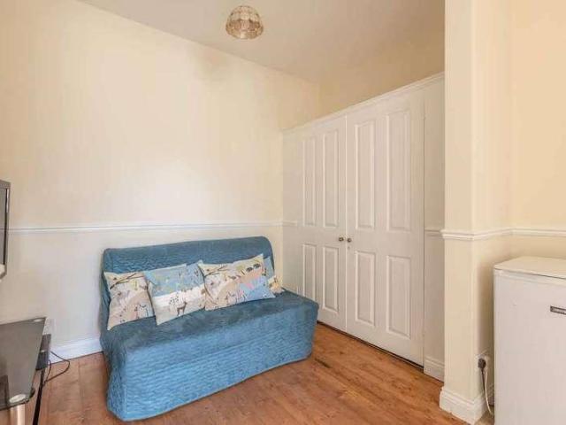 Flat for sale in Slough, Myrke