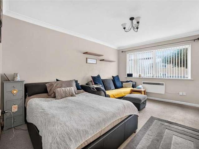 Flat for sale in Knaphill, Woking