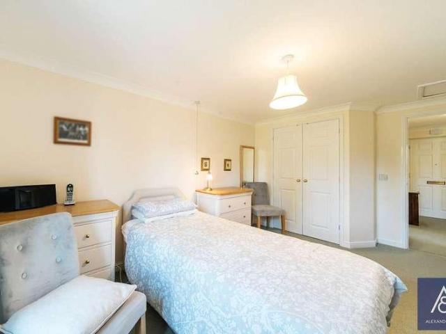 Flat for sale in Brackley, Northamptonshire