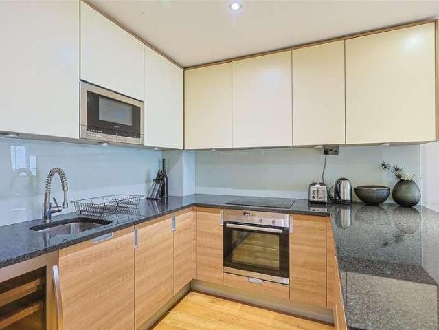 Flat for sale in Colindale, Greater London