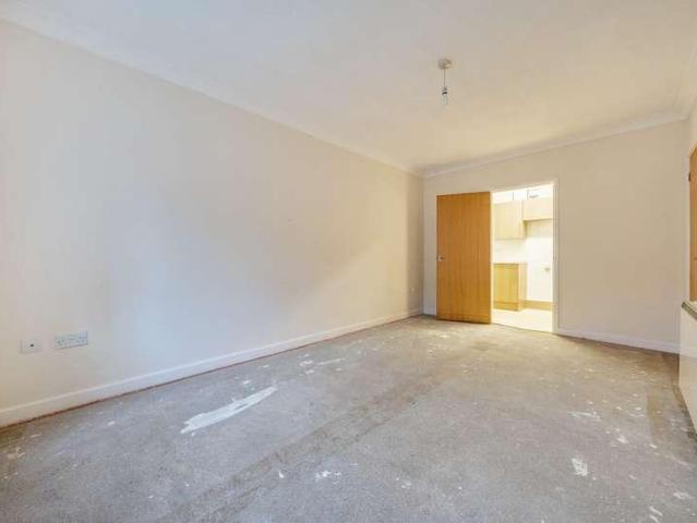 Flat for sale in Stroud, School House