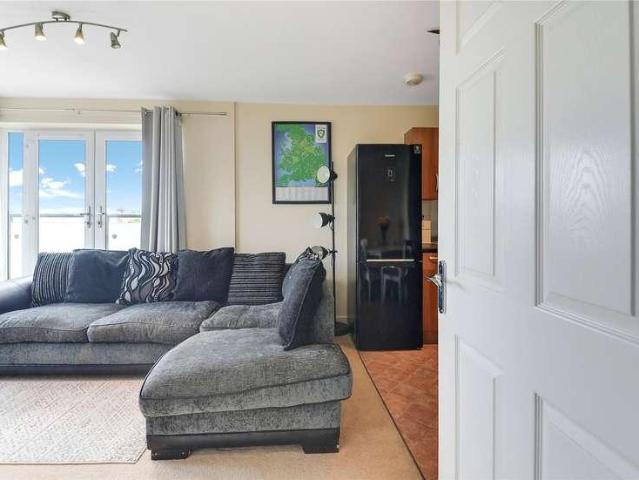 Flat for sale in Dunstable, Bedfordshire
